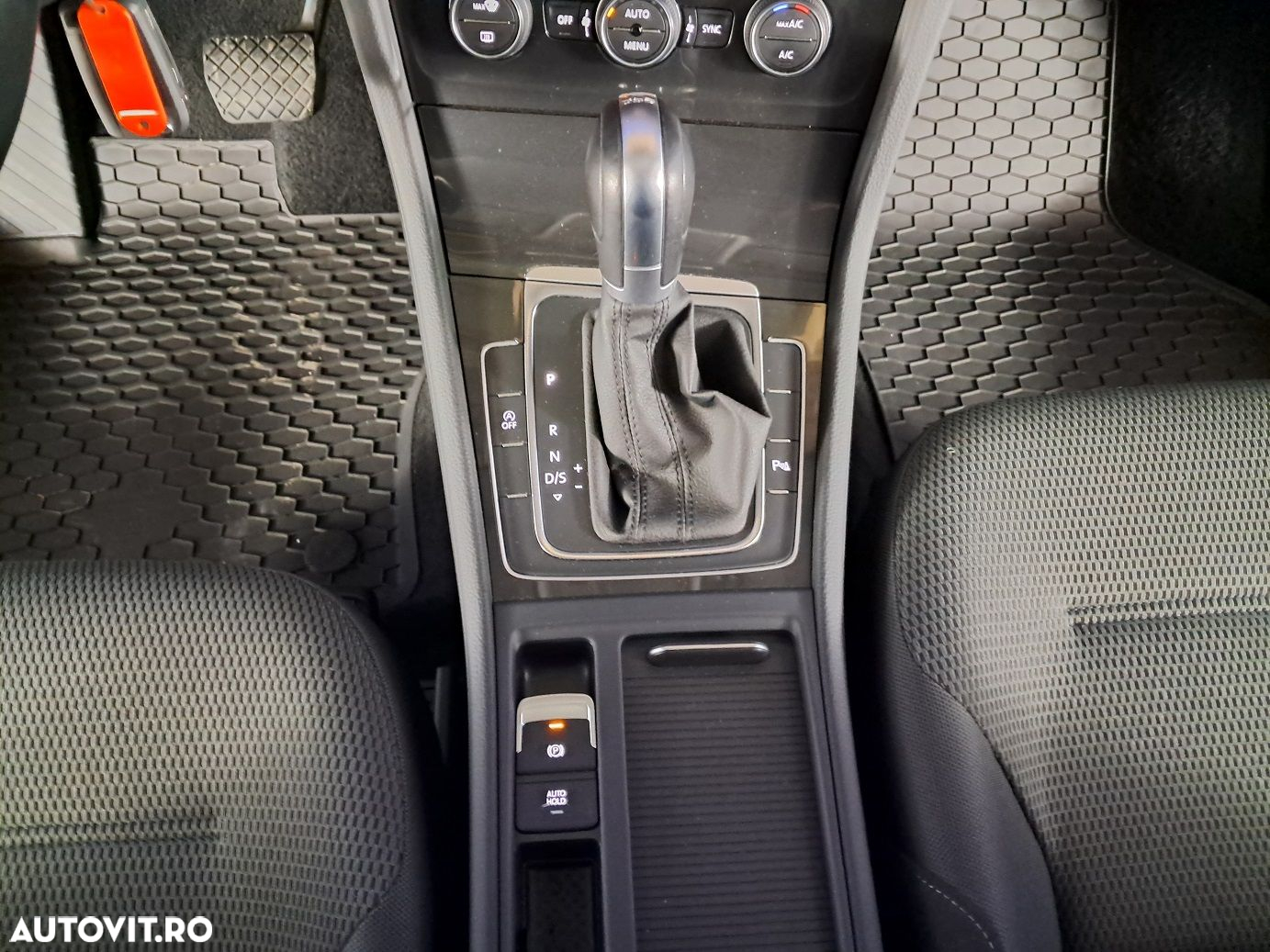 Volkswagen Golf - 17