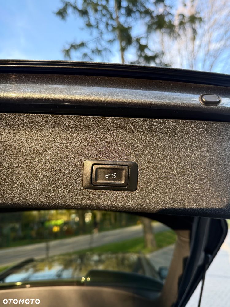 Audi A4 Avant 2.0 TDI DPF clean diesel S line Sportpaket - 23