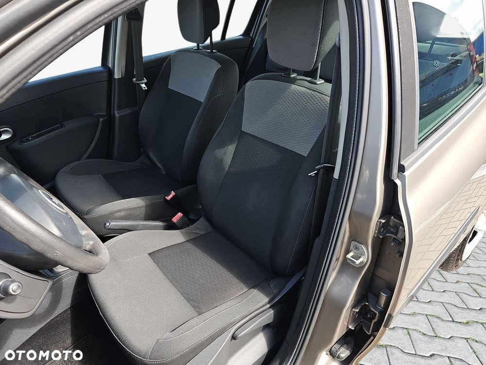 Renault Clio 1.2 16V Alize - 12