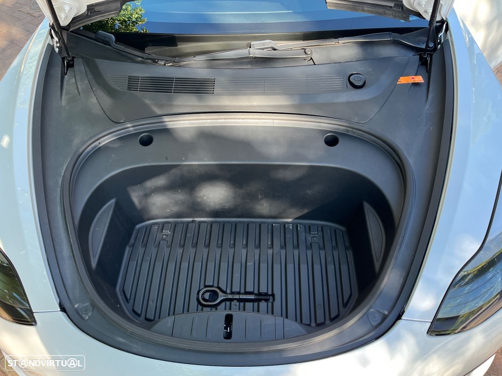 Tesla Model 3 - 40