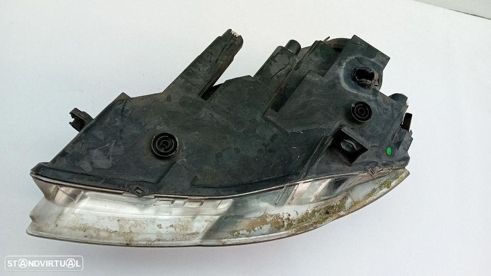 Ótica / farol direita VOLKSWAGEN Passat (3C2) - 3