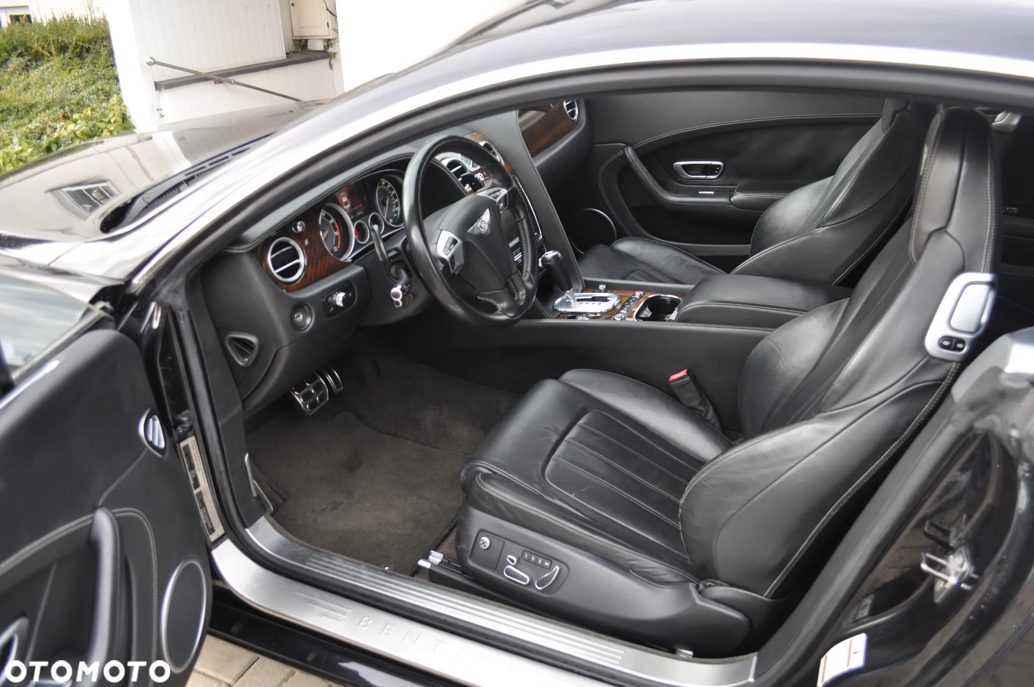 Bentley Continental GT V8 Convertible - 12