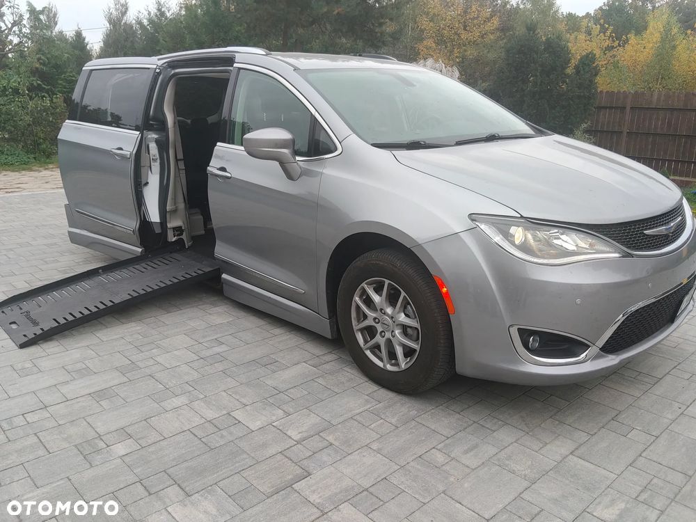 Chrysler Pacifica - 2