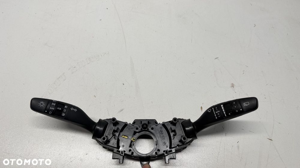 PRZEŁĄCZNIK ŚWIATEŁ WYCIERACZEK HYUNDAI I20 II  299141431 14-19 - 1