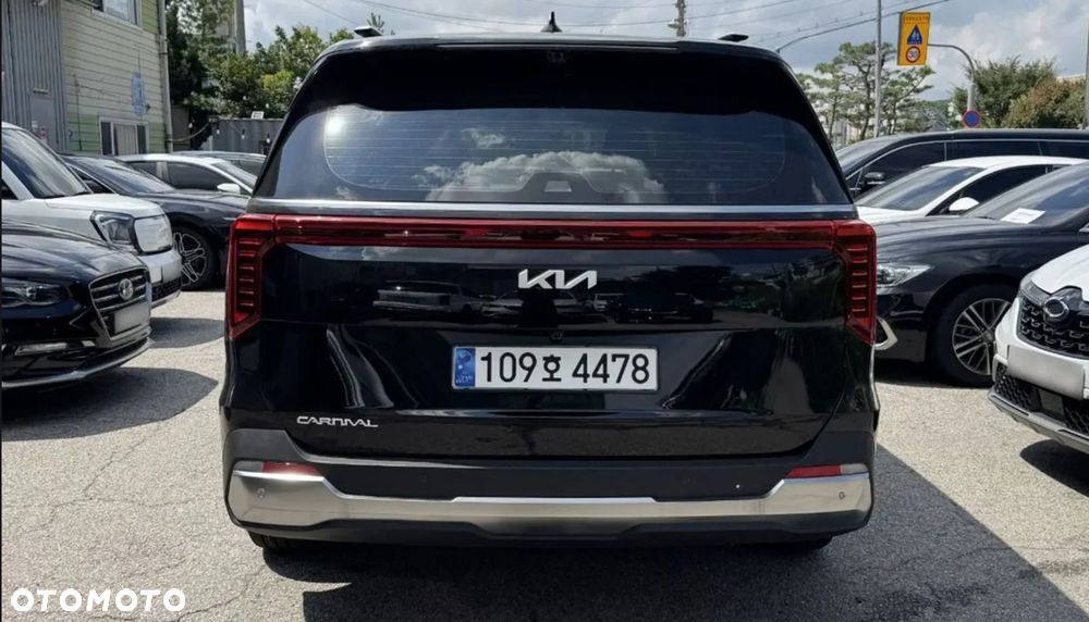 Kia Carnival - 6