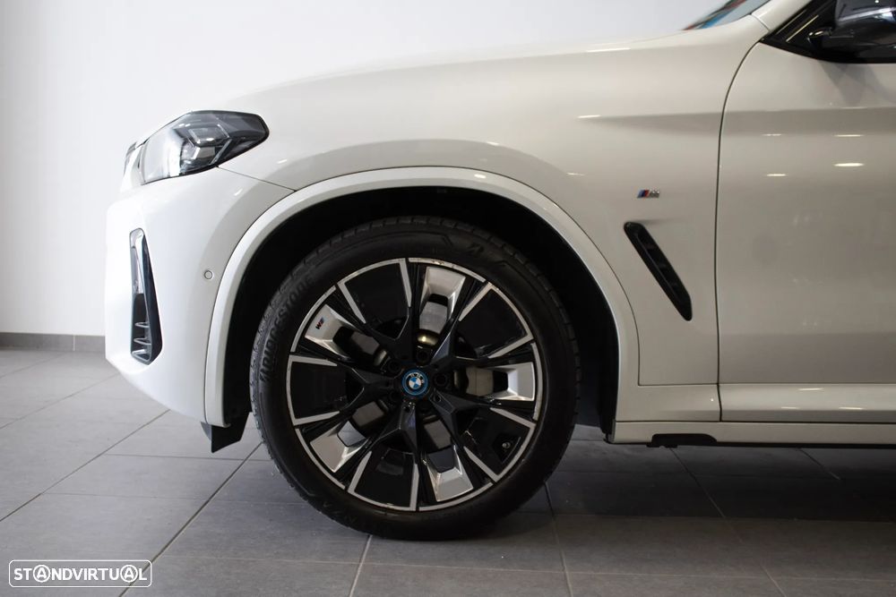 BMW iX3 M Sport Impressive - 12