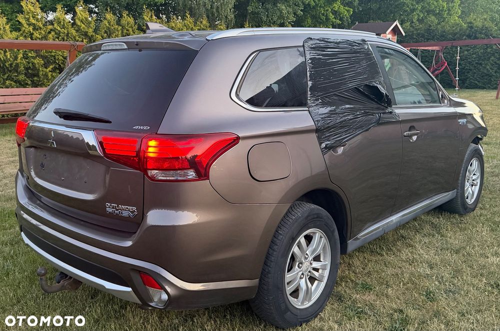 Mitsubishi Outlander Instyle NAVI + - 10