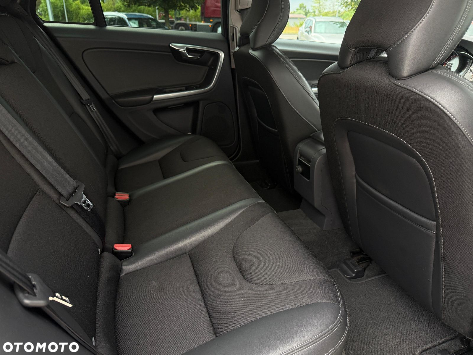 Volvo V60 Cross Country - 35
