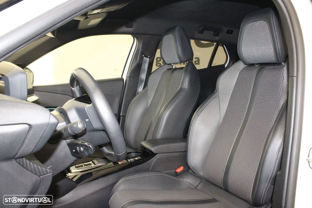 Peugeot e-2008 50 kWh GT - 4