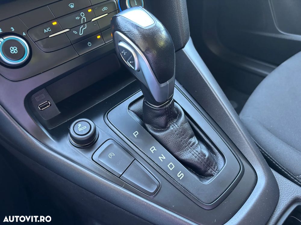 Ford Focus - 30