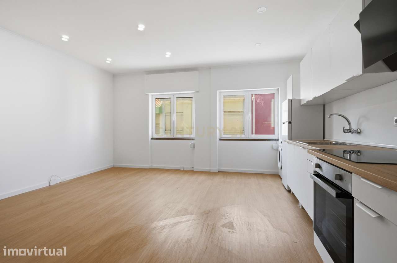 Apartamento T2 Totalmente Remodelado no Centro de Peniche - Grande imagem: 3/15