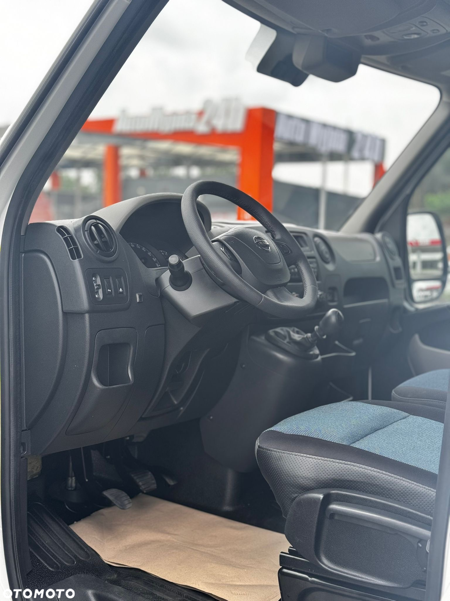 Nissan NV 400 - 3