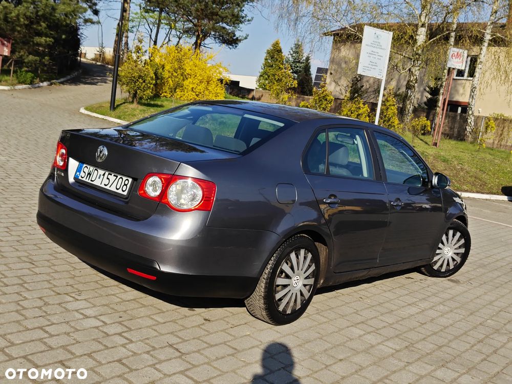 Volkswagen Jetta 1.6 United - 1