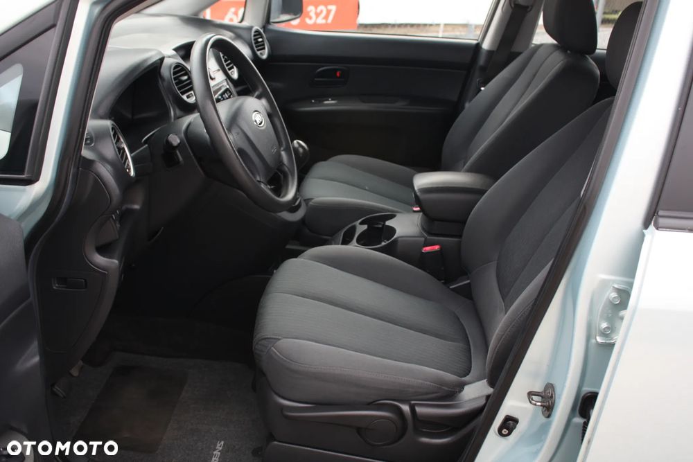 Kia Carens 2.0 CVVT LX - 7