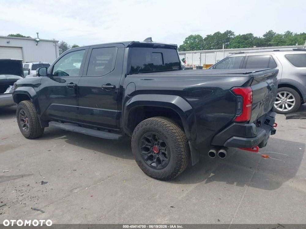 Toyota Tacoma - 4
