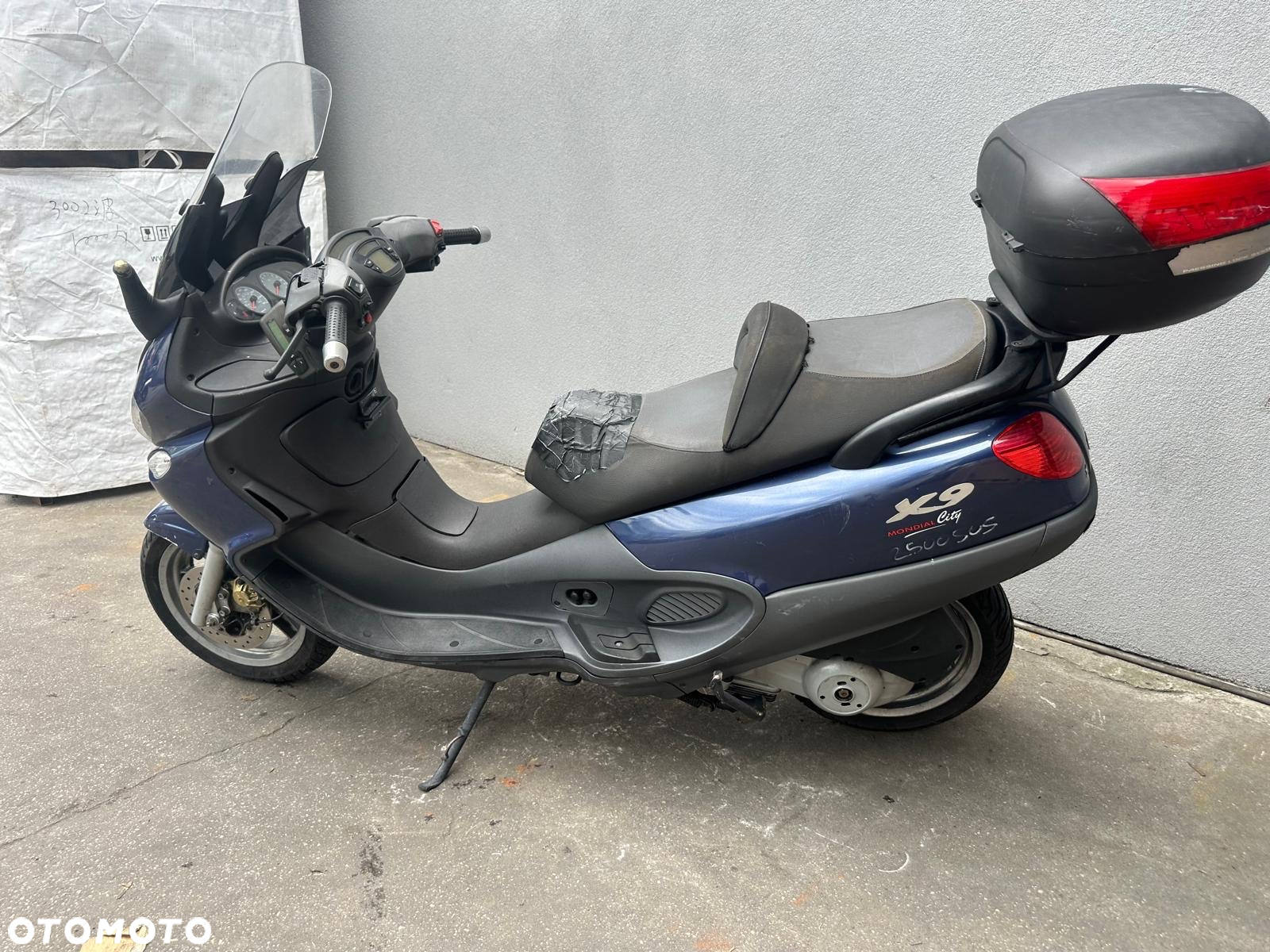 Piaggio X9 - 8