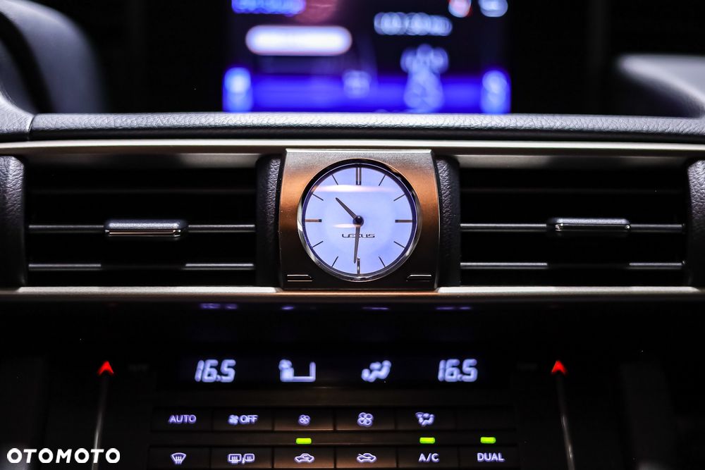 Lexus IS 200t / 300 Elegance - 30
