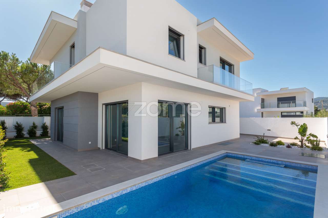 Moradia T4 nova, localizada em Murches, Cascais, com jardim e piscina. - Grande imagem: 2/53