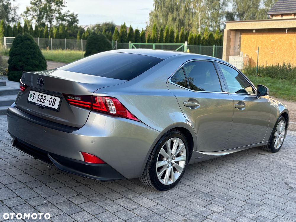 Lexus IS 300h Prestige - 10