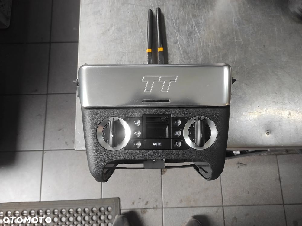 AUDI TT 8N KOSZ RADIO PANEL KLIMATYZACJI RAMKA 8N0820043A WYSYŁKA !!!! - 1