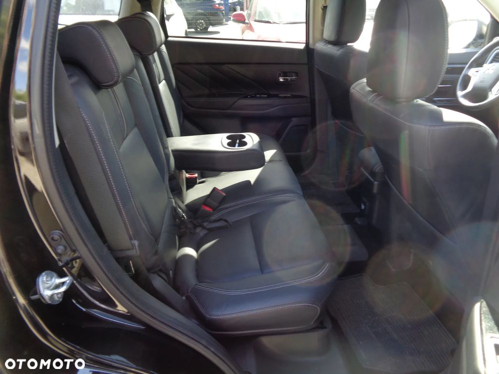 Mitsubishi Outlander 2.0 4WD Top - 18