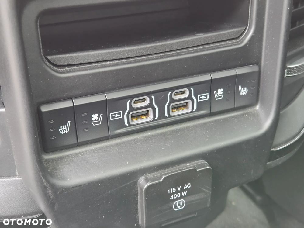 RAM 1500 Crew Cab Shortbed Limited - 25