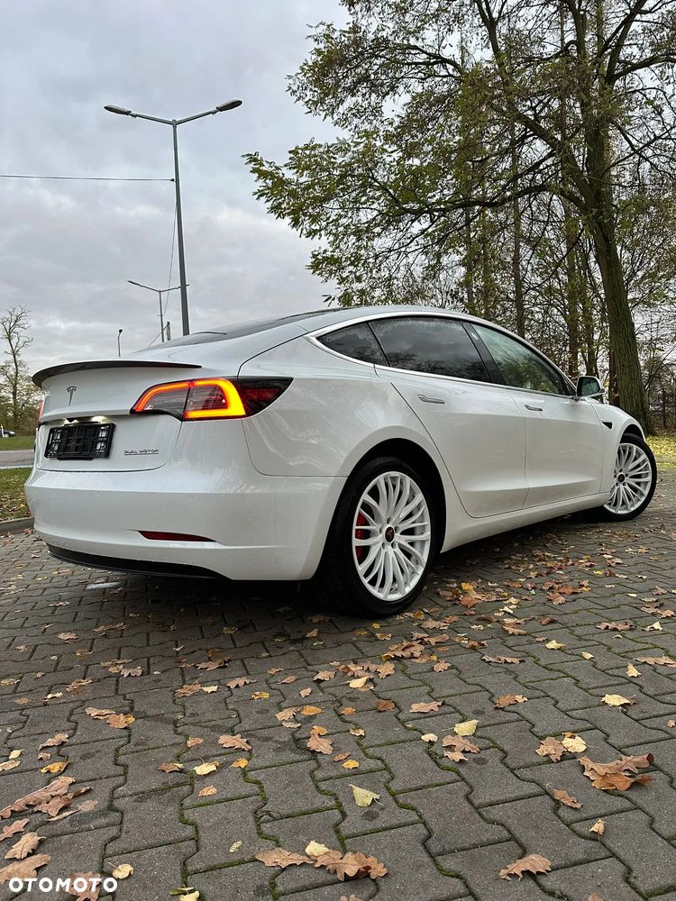 Tesla Model 3 - 4