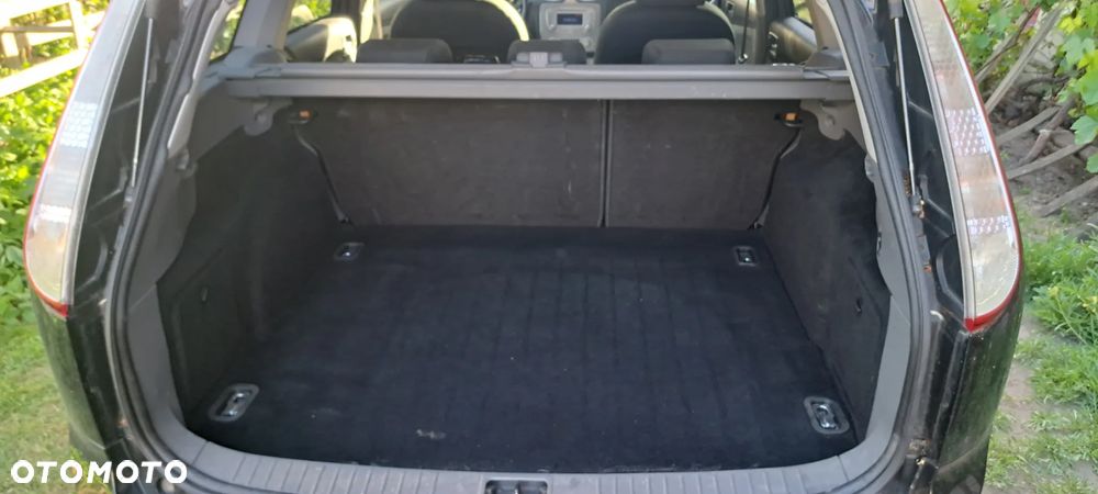 Ford Focus 1.8 Titanium - 12
