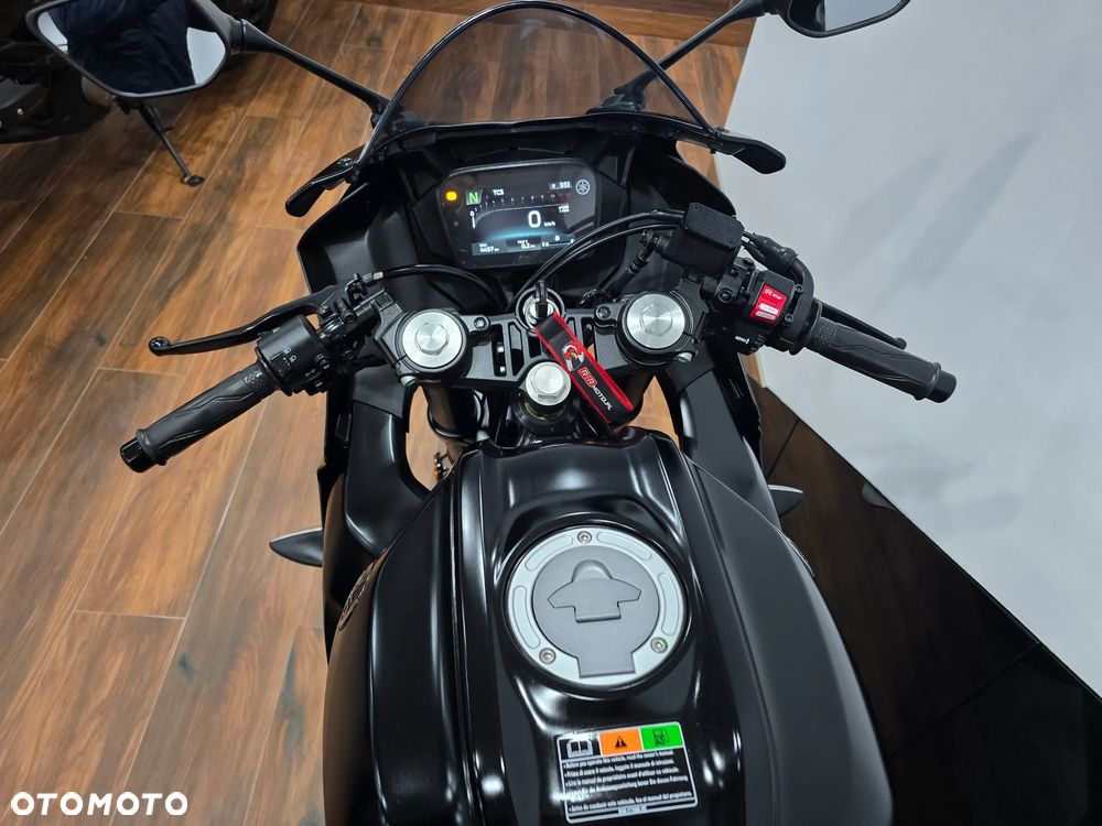 Yamaha YZF - 28