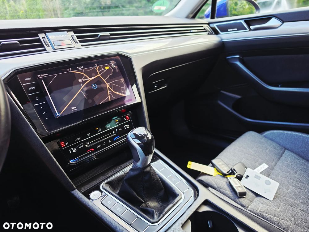 Volkswagen Passat - 14