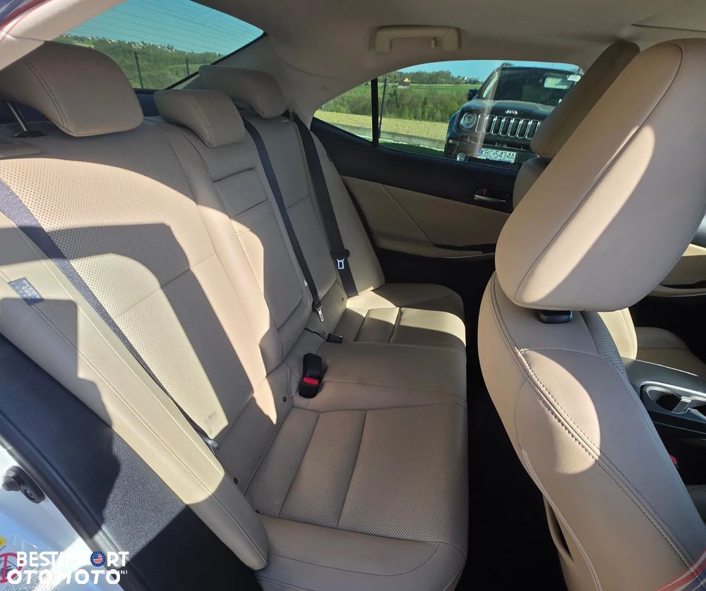 Lexus IS 200t / 300 Prestige - 14