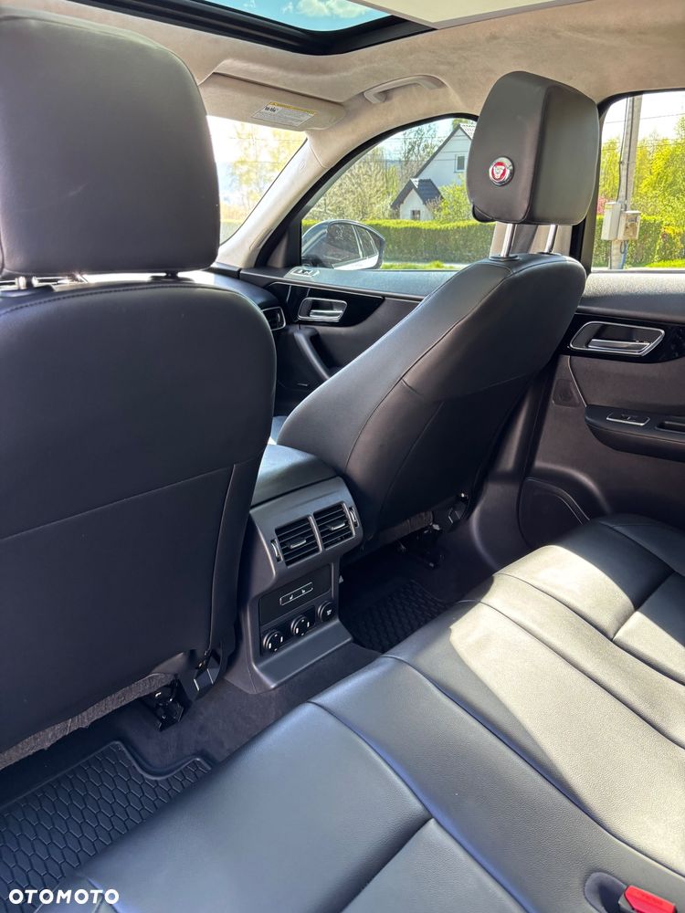 Jaguar F-Pace 25t AWD Prestige - 24