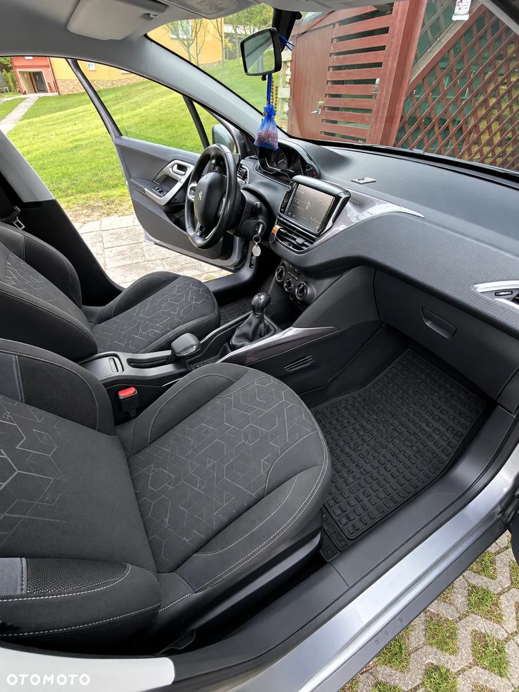 Peugeot 2008 - 8