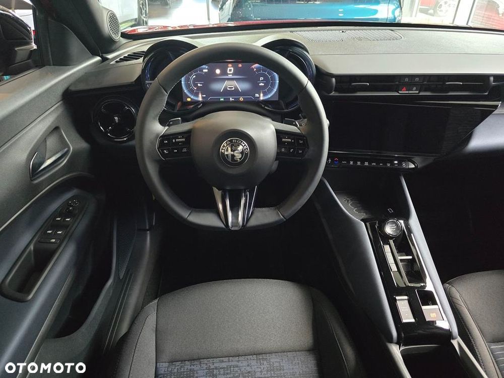 Alfa Romeo Junior 1.2 mHEV Ibrida Q4 eDCT - 16