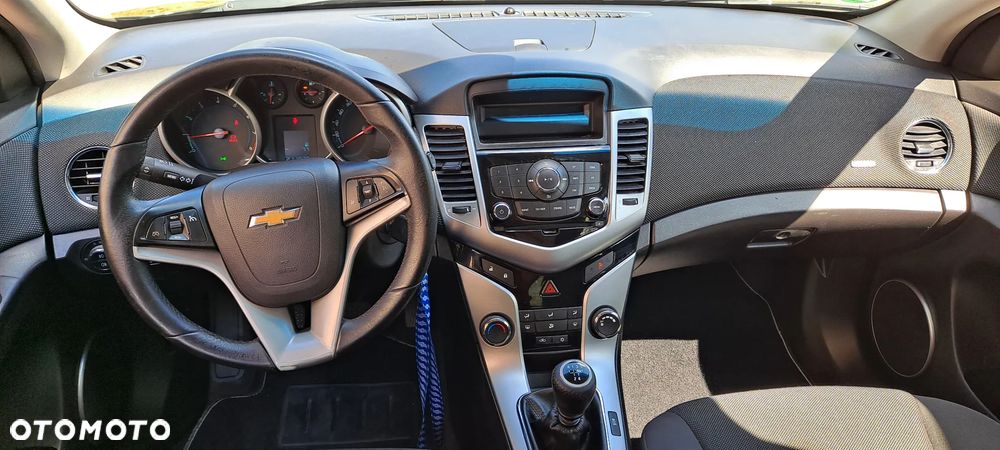 Chevrolet Cruze 1.6 LT+ - 26