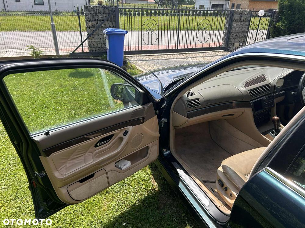 BMW Seria 7 750iL - 8