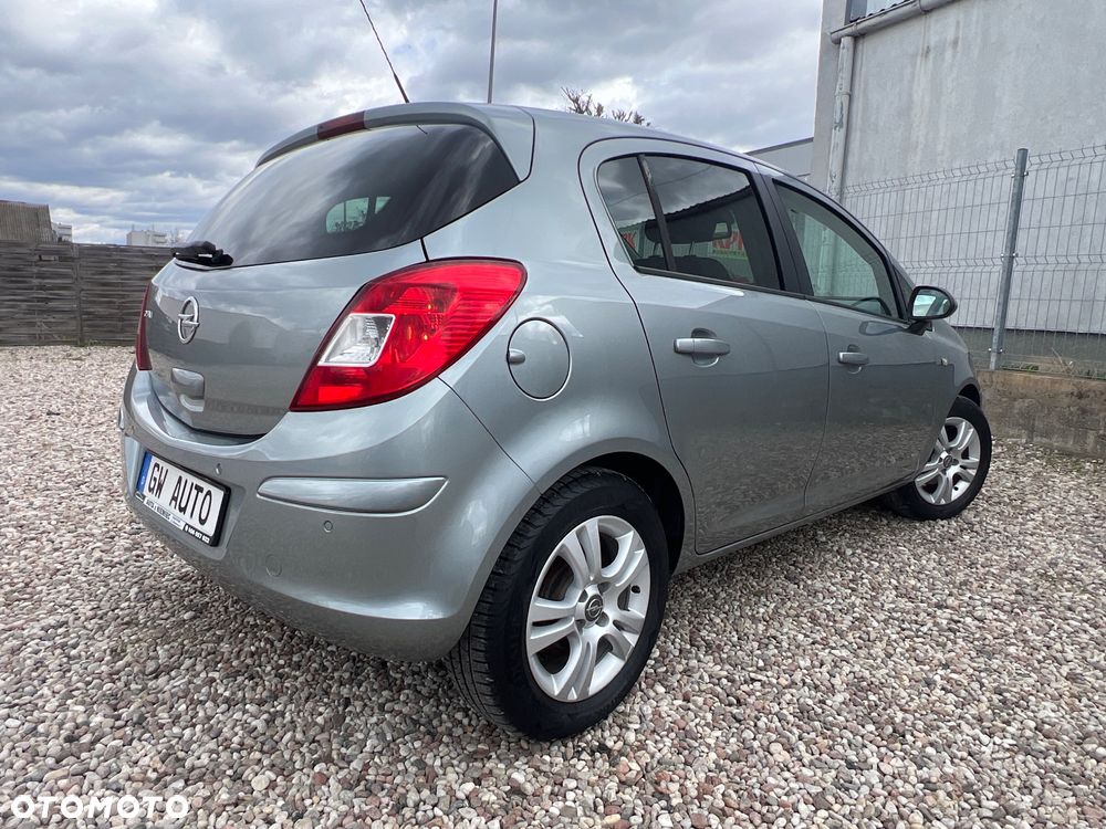 Opel Corsa 1.4 16V Innovation - 12