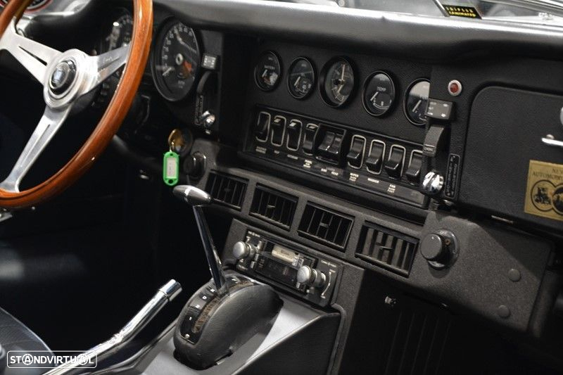 Jaguar E-Type - 12