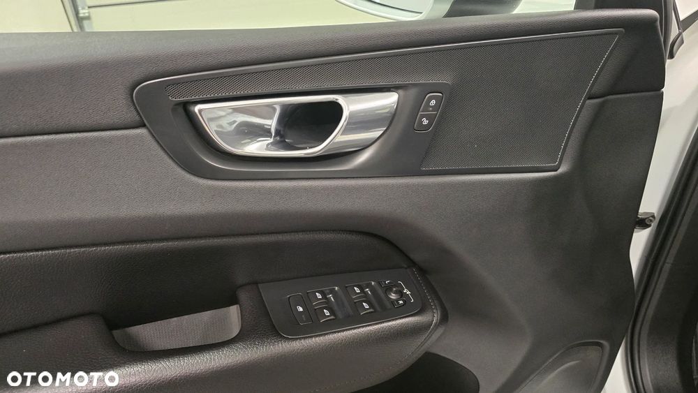 Volvo XC 60 D4 AWD Geartronic RDesign - 12