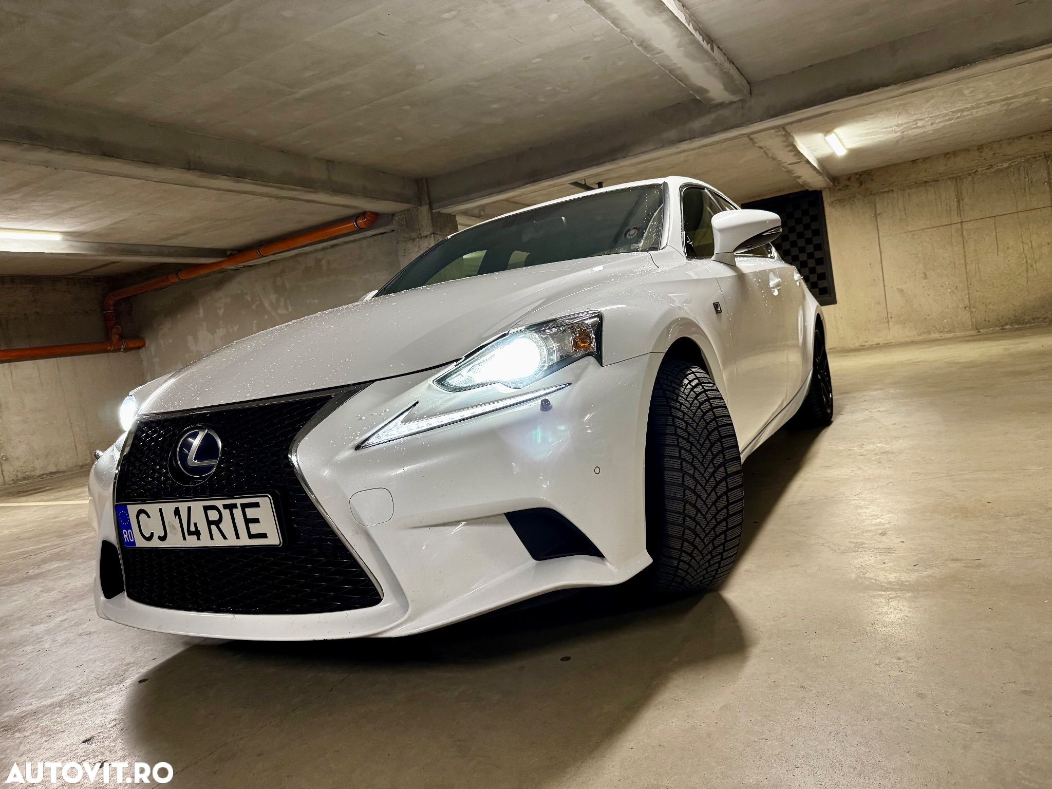 Lexus Seria IS 300h Aut. F Sport - 1
