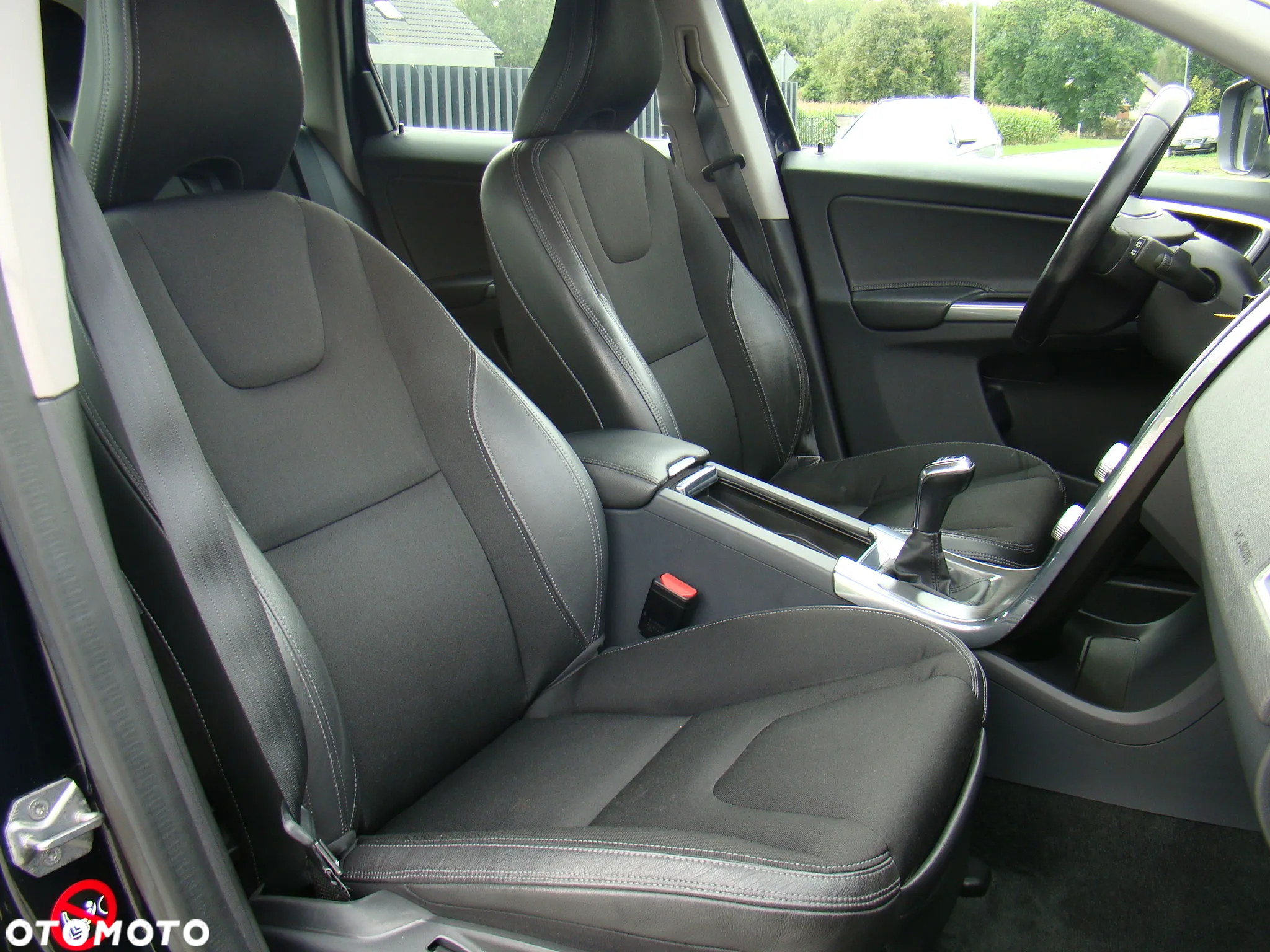 Volvo XC 60 D4 Momentum Pro - 26