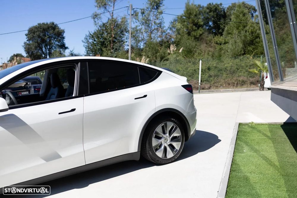 Tesla Model Y Long Range Dual Motor AWD - 10