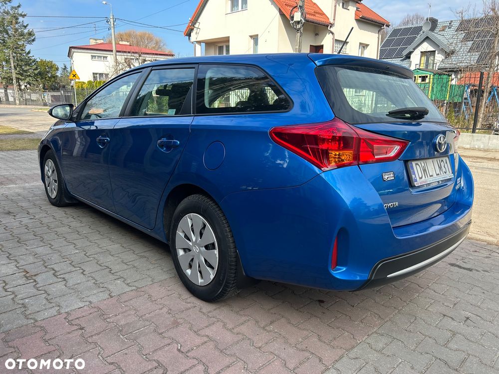 Toyota Auris 1.4 D-4D Terra EU5 - 6
