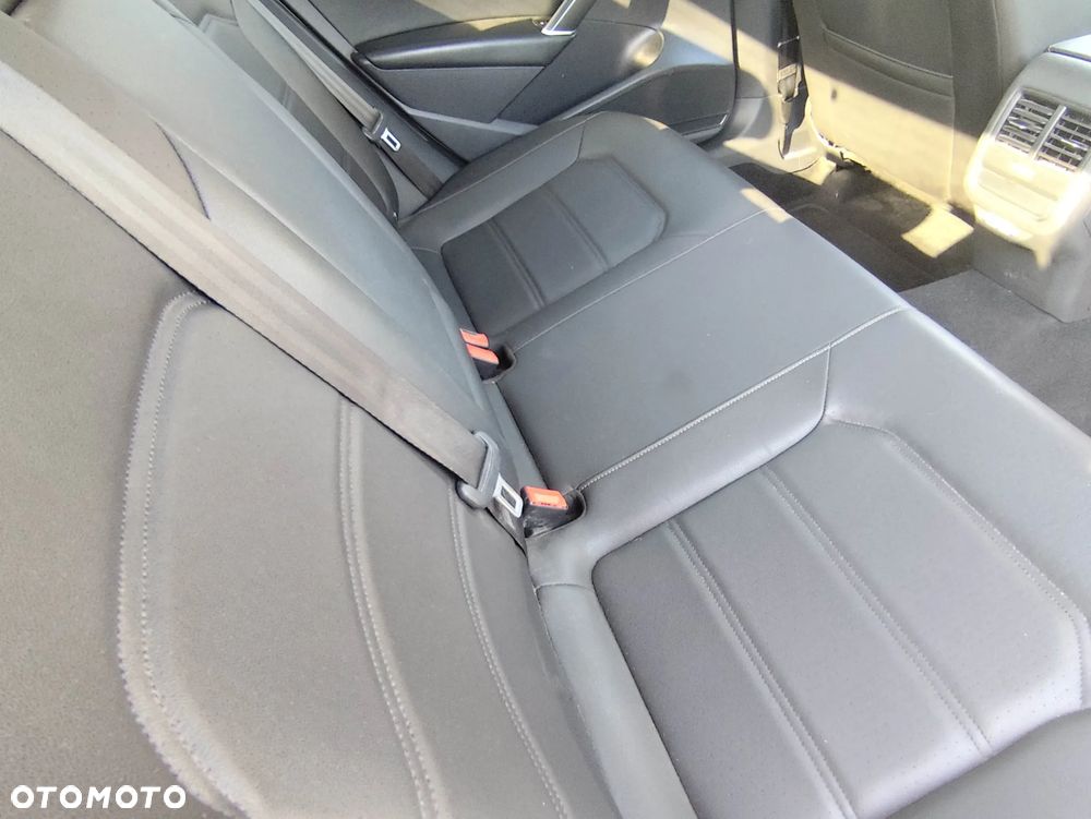 Volkswagen Passat 2.0 TSI Business DSG - 22