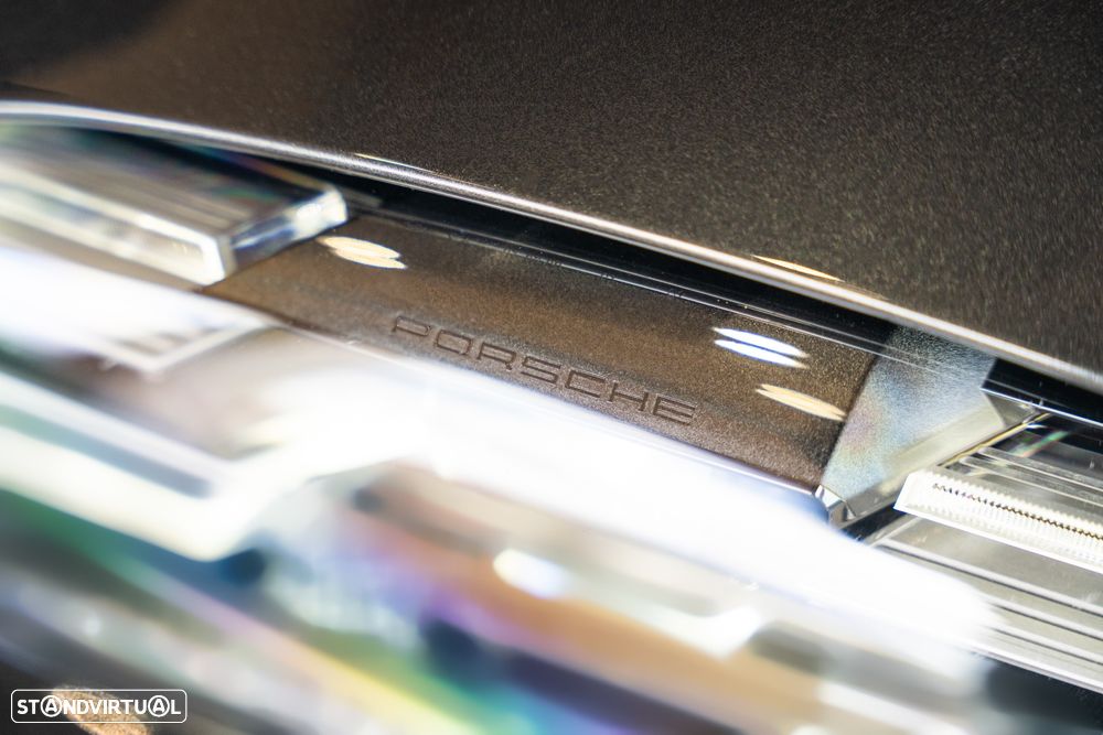 Porsche Taycan 4 - 29