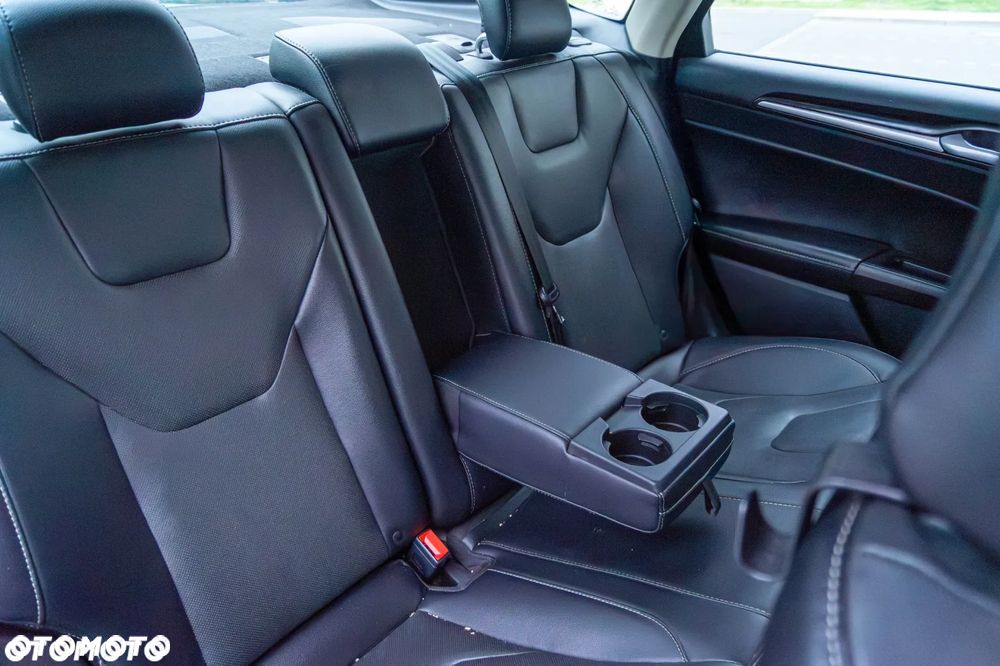 Ford Fusion - 4