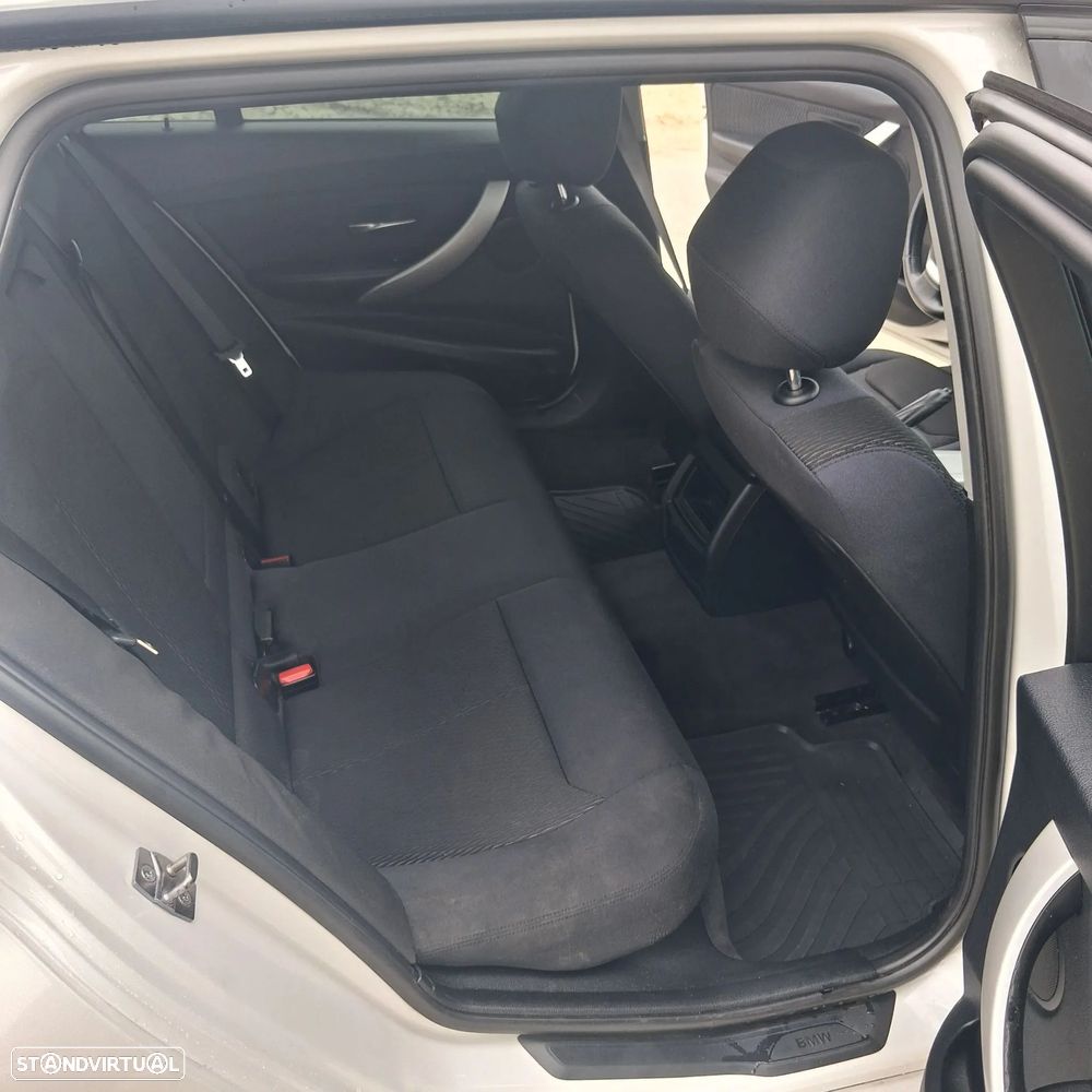 BMW 320 d Sport Line - 10