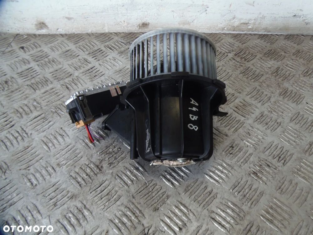 AUDI A4 B8 1,8 TFSI WENTYLATOR NAWIEWU+REZYSTOR - 2