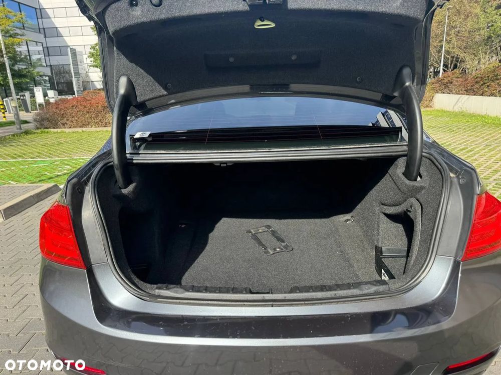 BMW Seria 3 320i Sport Line - 14