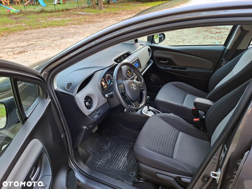 Toyota Yaris Hybrid 100 Premium - 12